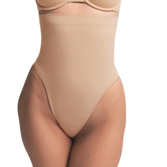 SKIMS Other - SKIMS core control High-Waist Shapewear thong color:clay